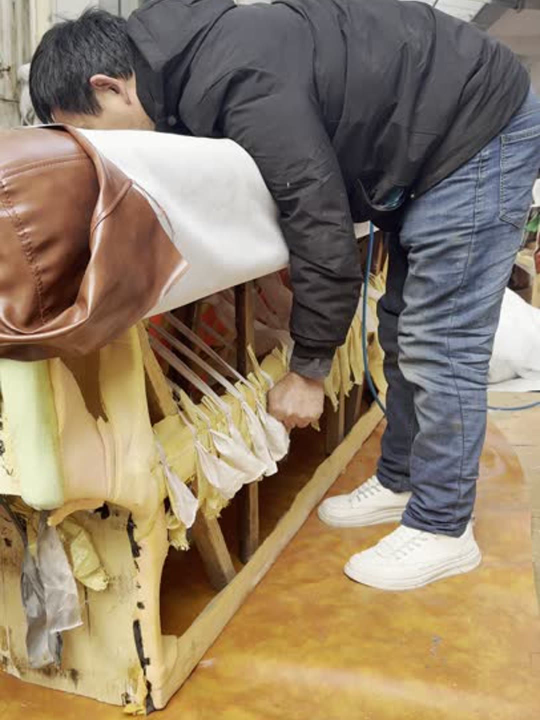 拆旧后:旧绵换掉,木架和弹簧还在